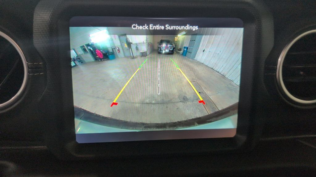 Used 2020 Jeep Wrangler Unlimited Sahara w/ Uconnect 4C Nav & Sound Group AWD/4WD image 16
