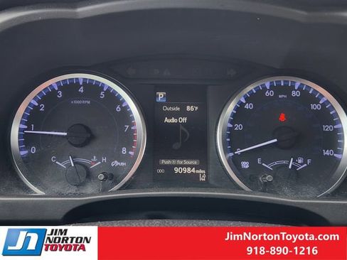 Used 2018 Toyota Highlander Plus FWD image 18