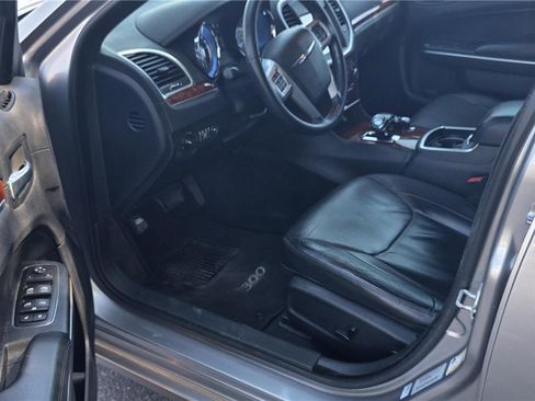 Used 2014 Chrysler 300 RWD image 14