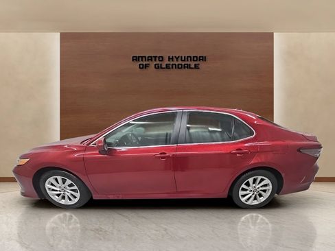 Used 2022 Toyota Camry LE FWD image 3