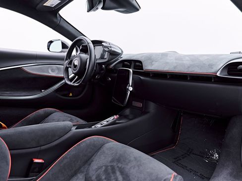Used 2023 McLaren Artura RWD image 54