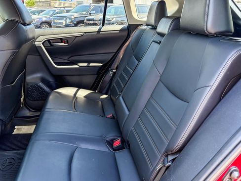 Used 2022 Toyota RAV4 XLE Premium AWD/4WD image 18