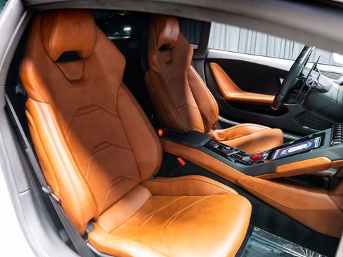 Used 2021 Lamborghini Huracan EVO RWD image 72