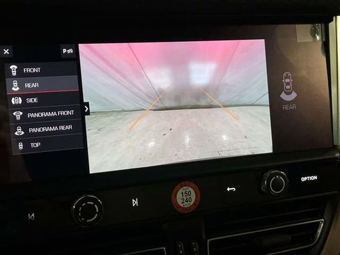 Certified 2024 Porsche Macan image 6