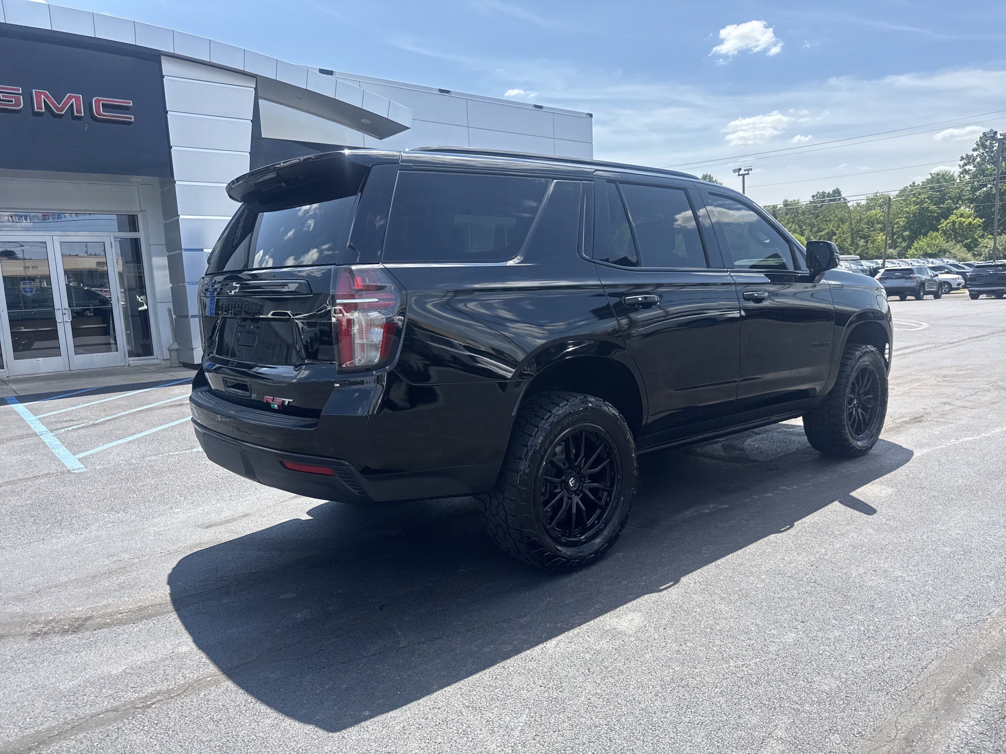 Used 2023 Chevrolet Tahoe RST w/ Luxury Package AWD/4WD image 3