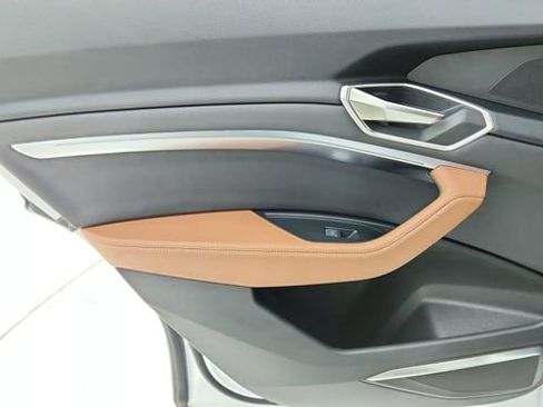 Used 2024 Audi Q8 e-tron Premium Plus w/ Premium Plus Package image 31