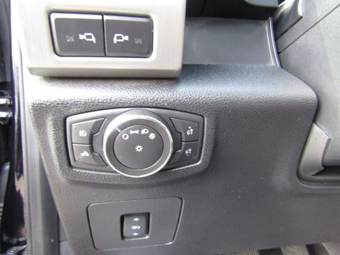 Used 2016 Ford F150 Platinum w/ Equipment Group 701A Luxury image 23