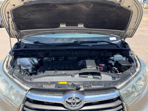 Used 2016 Toyota Highlander LE AWD/4WD image 20