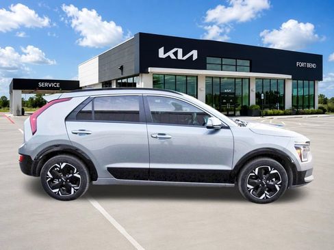 Used 2023 Kia Niro Wind FWD image 4