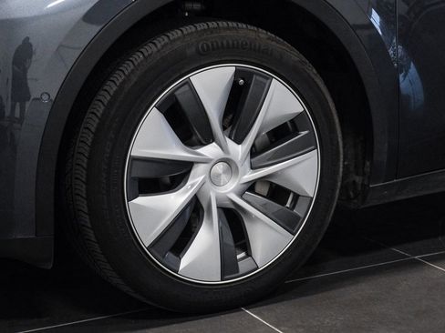 Used 2022 Tesla Model Y Long Range image 55