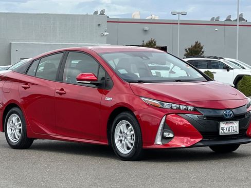 Certified 2022 Toyota Prius Prime Limited FWD image 5