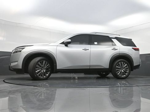 Used 2024 Nissan Pathfinder SL w/ SL Premium Package FWD image 30