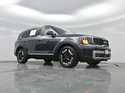 Used 2024 Kia Telluride S w/ S Sunroof Package