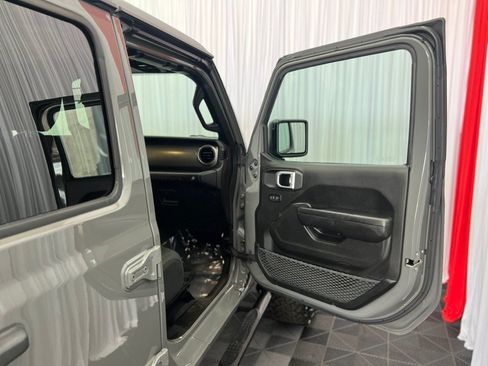 Used 2019 Jeep Wrangler Unlimited Sport S AWD/4WD image 29