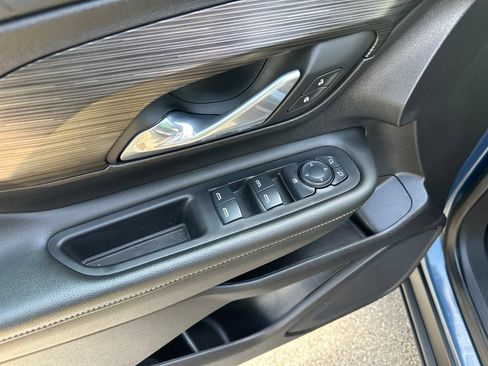 Used 2024 GMC Terrain SLE FWD image 16