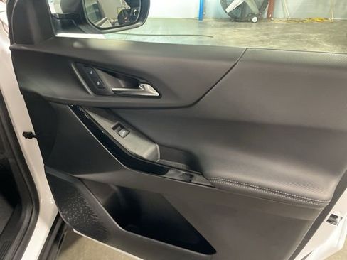 Used 2025 Chevrolet Equinox LT image 37