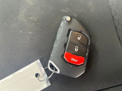 Used 2023 Jeep Wrangler Unlimited Rubicon 4xe image 33