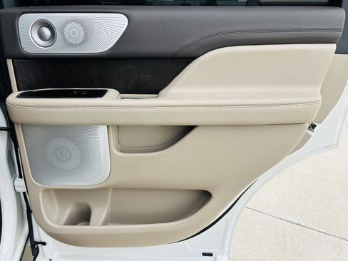 Used 2023 Lincoln Navigator Reserve AWD/4WD image 41