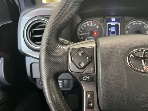 Used 2023 Toyota Tacoma TRD Sport AWD/4WD image 6