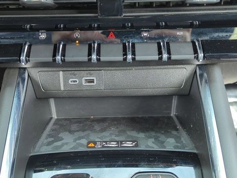 Used 2024 GMC Canyon AT4 w/ AT4 Premium Package image 14