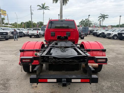 Used 2018 RAM 5500 Tradesman w/ Chrome Appearance Group RWD image 4