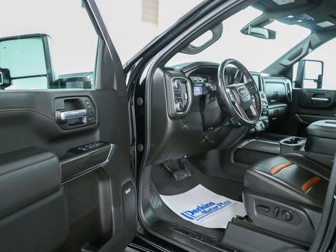 Used 2022 GMC Sierra 2500 AT4 w/ AT4 Preferred Package AWD/4WD image 3