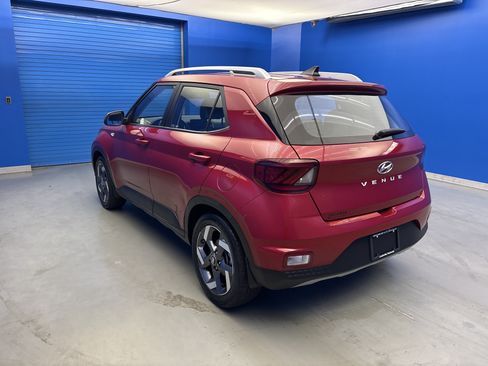 Used 2022 Hyundai Venue Limited FWD image 5