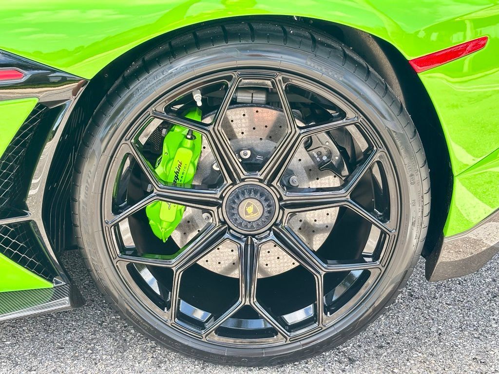 Used 2019 Lamborghini Aventador SVJ AWD/4WD image 21