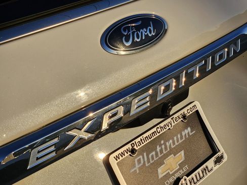 Used 2021 Ford Expedition Limited image 14
