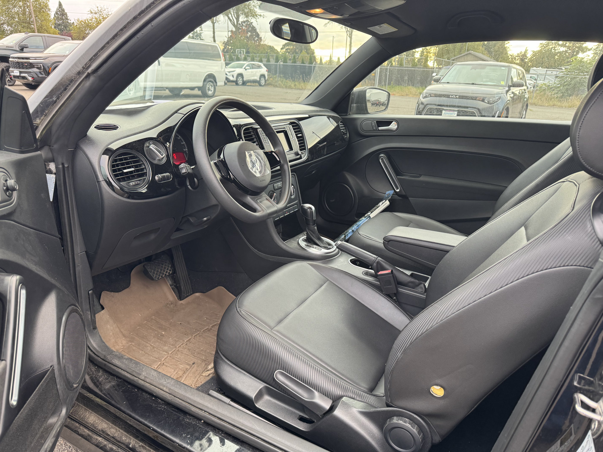 Used 2017 Volkswagen Beetle 1.8T Classic FWD image 8