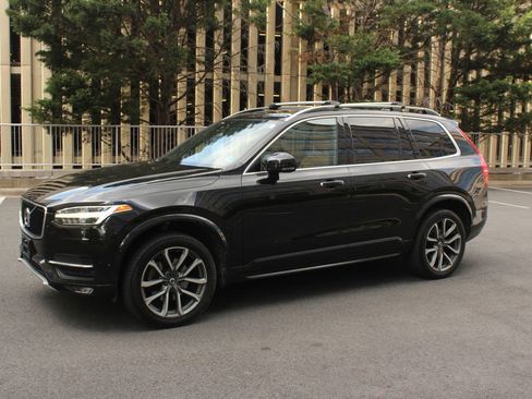 Used 2018 Volvo XC90 T6 Momentum w/ Convenience Package AWD/4WD image 12
