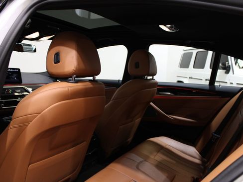 Used 2022 BMW 530e w/ Premium Package image 16