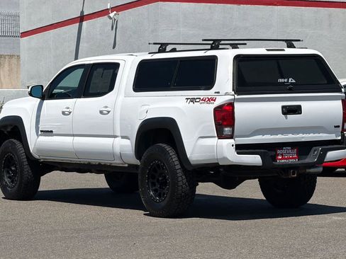 Used 2019 Toyota Tacoma TRD Off-Road w/ TRD Premium Off Road Package AWD/4WD image 7