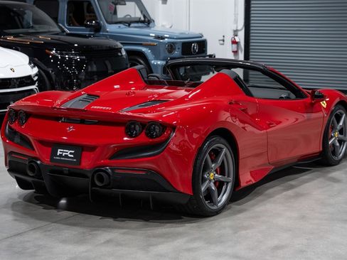Used 2021 Ferrari F8 Tributo image 7