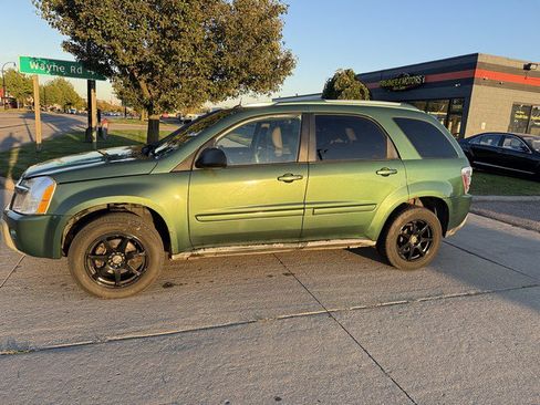 Used 2005 Chevrolet Equinox LT w/ Preferred Equipment Group AWD/4WD image 8