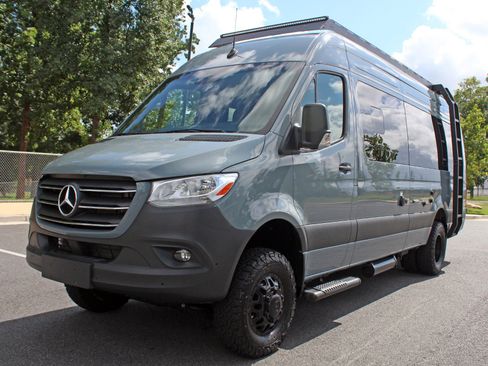 Used 2024 Mercedes-Benz Sprinter 3500 image 96