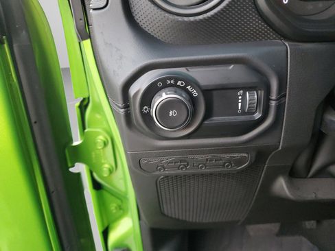 Certified 2025 Jeep Wrangler Unlimited Rubicon image 30