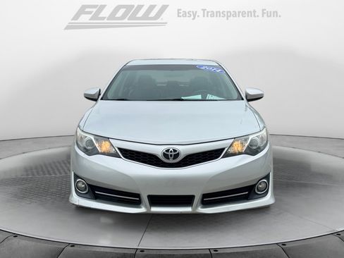 Used 2014 Toyota Camry SE FWD image 3
