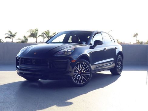 Certified 2025 Porsche Macan image 1