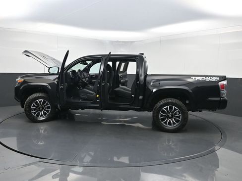 Used 2020 Toyota Tacoma TRD Sport AWD/4WD image 36