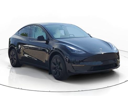 Used 2024 Tesla Model Y Long Range RWD image 2