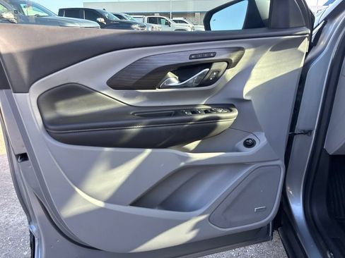 Used 2023 GMC Terrain SLT w/ Infotainment Package II FWD image 10