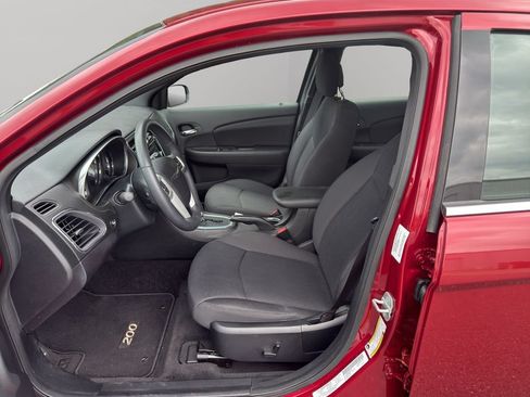 Used 2013 Chrysler 200 Touring FWD image 3