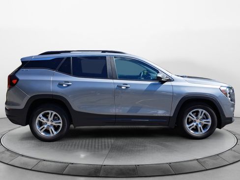 Used 2023 GMC Terrain SLE w/ Driver Convenience Package FWD image 7