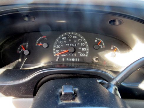 Used 2001 Ford E-150 and Econoline 150 image 10