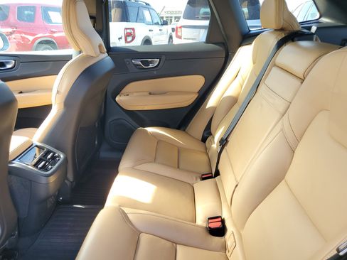 Used 2021 Volvo XC60 T5 Inscription w/ Advanced Package image 14