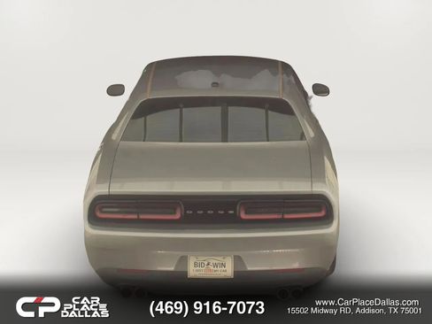 Used 2016 Dodge Challenger SXT RWD image 5