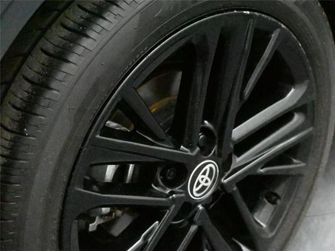 Used 2025 Toyota Camry SE w/ Convenience Package image 12