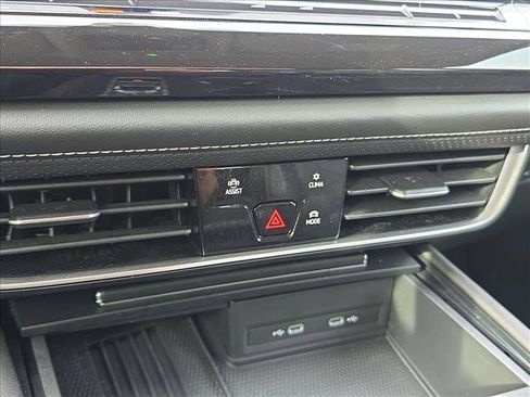 Certified 2025 Volkswagen Atlas SE image 9