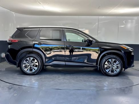 Used 2023 Nissan Rogue SV w/ SV Premium Package AWD/4WD image 2
